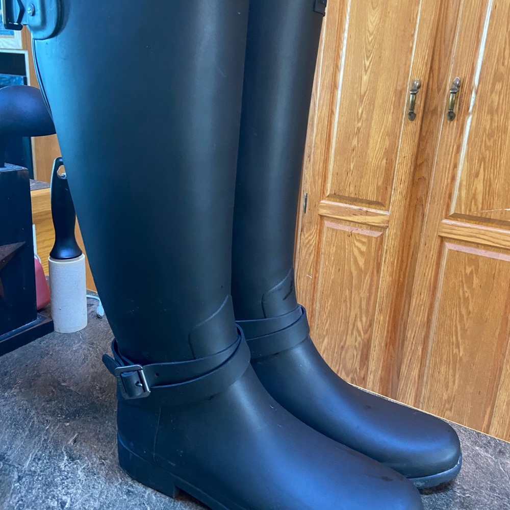 Slim adjustable Rain Boot